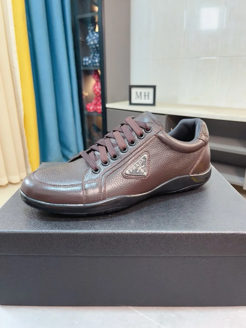 Men's shoes 💰560🌹🌹 High-quality new men's shoes 💰prada (Prada) counters are on the market at the same time. The new men's shoes and 😘fabrics are selected from imported mesh and glue-spraying technology. Imported cowhide lining. 👍🏿High-end☄️Open-molded non-slip rubber outsole, exquisite lines, simple and elegant, comfortable and high-end for leisure travel. Code number: 38 to 44